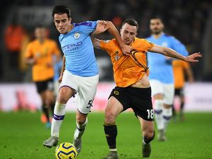 Barcelona Akui Tertarik dengan Bek Manchester City