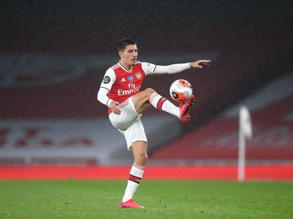 Andrea Pirlo Lirik Bek Kanan Arsenal, Hector Bellerin Andrea Pirlo Lirik Bek Kanan Arsenal, Hector Bellerin