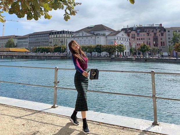 Joy RED VELVET/ Foto: Instagram.com/_imyour_joy inspirasi gaya OOTD Joy Red Velvet