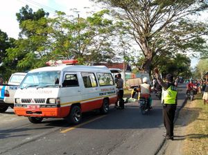 Pelajar di Trenggalek Tewas dalam Tabrakan dengan Truk