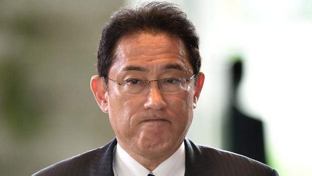 Japan's ruling Liberal Democratic Party's Policy Research Council new chairman Fumio Kishida arrives at the prime minister's official residence to attend the ruling party leader's meeting in Tokyo on August 3, 2017. - Japanese Prime Minister Shinzo Abe announced new defence and foreign ministers as part of a cabinet revamp he hopes will stem a decline in public support after a series of scandals and missteps. (Photo by Kazuhiro NOGI / AFP)