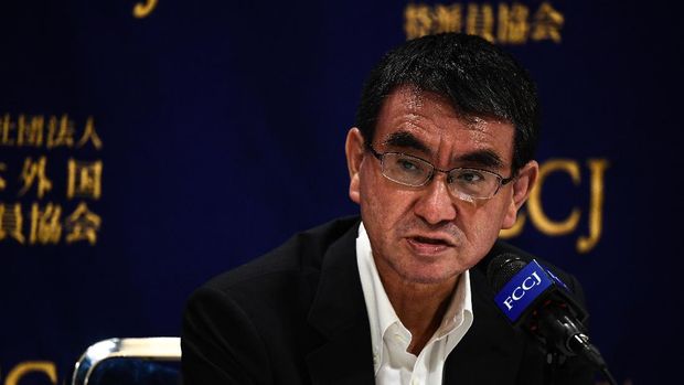 Japan's Defence Minister Taro Kono speaks at a press conference at the Foreign Correspondents Club of Japan (FCCJ) in Tokyo on June 25, 2020. - Kono told a meeting of the ruling Liberal Democratic Party earlier in the day on June 25 that Japan has scrapped the deployment of a multibillion-dollar US anti-missile system, days after saying the programme had been suspended. (Photo by CHARLY TRIBALLEAU / AFP)