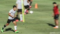 Rencana semula, Timnas U-19 seharusnya sudah berangkat hari ini. Namun, Timnas U-19 masih akan menjalani latihan di Jakarta sore ini dan keberangkatan ke Kroasia pun digeser ke Hari Sabtu.  
