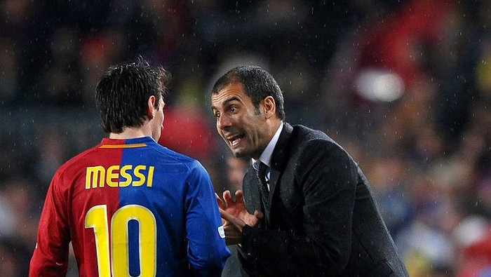 BARCELONA, SPAIN - DECEMBER 13: Coach Pep Guardiola (R) of Barcelona instructs Lionel Messi during the La Liga match between Barcelona and Real Madrid at the Camp Nou Stadium on December 13, 2008 in Barcelona, Spain. Barcelona won the match 2-0. (Photo by Jasper Juinen/Getty Images)
