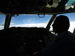 Selain PHK, United Airlines Mau Pangkas 55% Jadwal Penerbangan