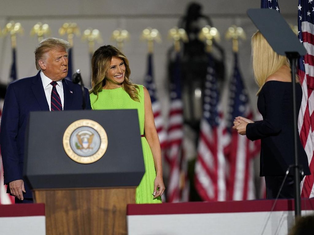 Kala Trump Tepis Tudingan Gerayangi Eks Model di Era 90-an Kala Trump Tepis Tudingan Gerayangi Eks Model di Era 90-an