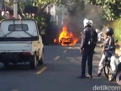 Mobil Wisatawan Terbakar Saat Melewati Jalan Menanjak di Puncak Bogor