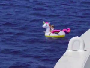 Niat Liburan di Pantai, Bocah Ini Malah Hanyut Bersama Ban Unicorn