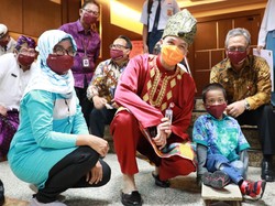 Menggunakan Skateboard, Faqih Unjuk Gigi di Hadapan Ganjar Pranowo