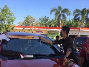 Nggak Malu! 6.000 Mobil Pakai Stiker Sindiran demi Isi BBM Subsidi