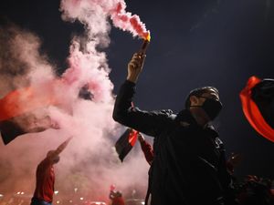 Pendukung Newells Old Boys Bujuk Messi Pulang Kampung