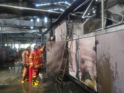 Kebakaran Pabrik Pengolahan Plastik di Salatiga, 2 Pekerja Luka