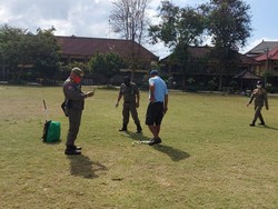 Pria Ini Main Golf di Taman Kota Denpasar Bikin Resah Warga