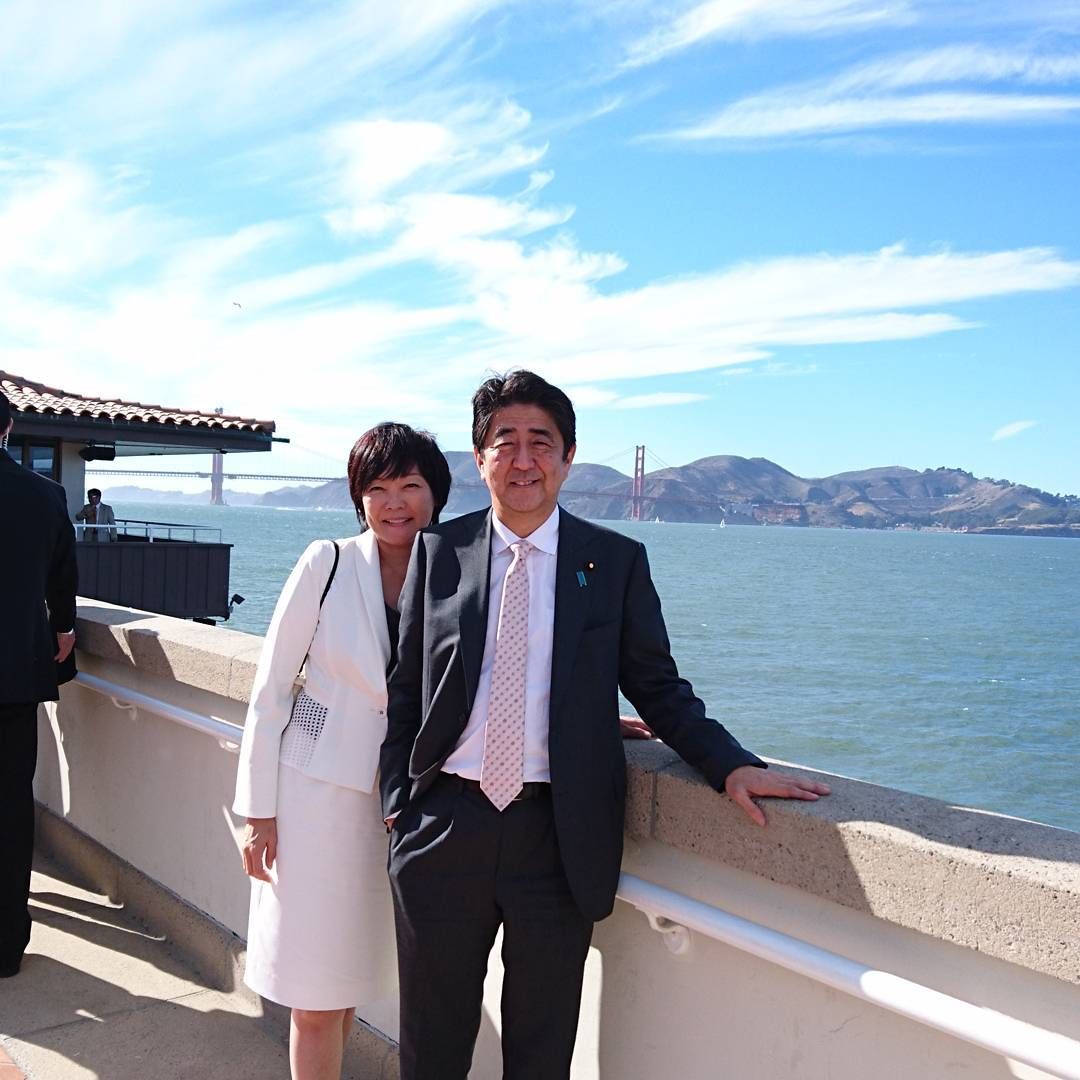 Shinzo Abe dan Akie Abe
