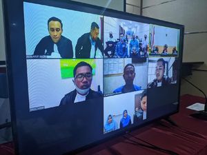 3 Orang Diadili soal Kasus Manipulasi Dukungan di Pilkada Kutai Timur 3 Orang Diadili soal Kasus Manipulasi Dukungan di Pilkada Kutai Timur