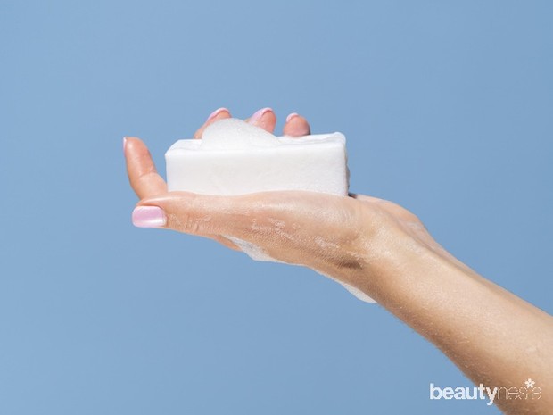 mencuci tangan dengan sabun