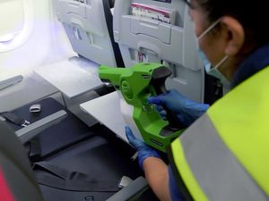 Canggih! Maskapai AS Gunakan Pembunuh Virus yang Tahan 7 Hari