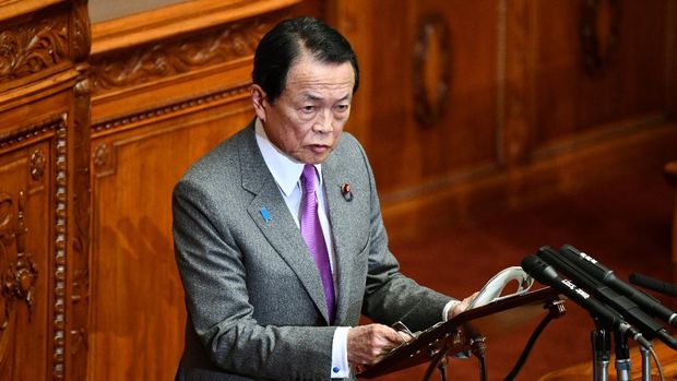 Japan's Finance Minister Taro Aso answers questios during a upper house plenary session at parliament in Tokyo on March 6, 2020. (Photo by Kazuhiro NOGI / AFP)