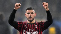Di bek kiri, ada pemain AC Milan yakni Theo Hernandez. Bek berusia 23 tahun yang cepat naik-turun (Getty Images/Alessandro Sabattini)