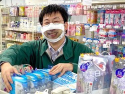 Toko Grosir Jepang dan Masker Senyumnya