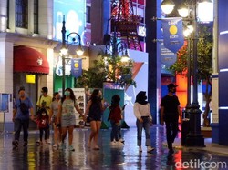 Hari Pertama Buka, Wisatawan Antusias Kunjungi Trans Studio Bandung