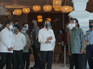 Jokowi Sebar Bantuan Rp 2,4 Juta ke Pedagang di Yogyakarta