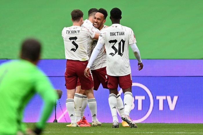 LONDON, ENGLAND - AUGUST 29: Pierre-Emerick Aubameyang of Arsenal  celebrates after scoring his teams first goal  during the FA Community Shield final between Arsenal and Liverpool at Wembley Stadium on August 29, 2020 in London, England. (Photo by Justin Tallis/ pool via Getty Images)