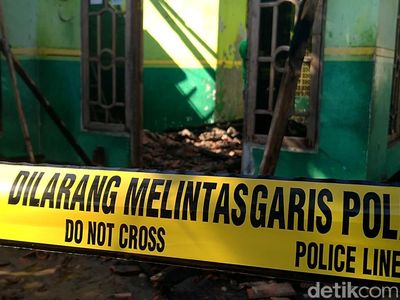 Foto-foto TKP Suami Bakar Diri-Keluarga di Pekalongan