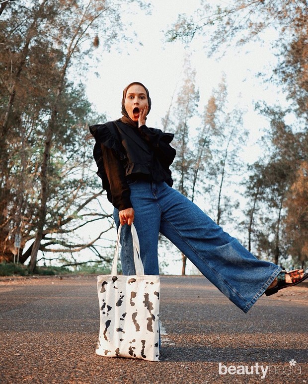 Jeans dan Kulot / Foto: instagram.com/nissachair Pilihlah jeans dengan model kulot agar penampilan terlihat tetap sopan