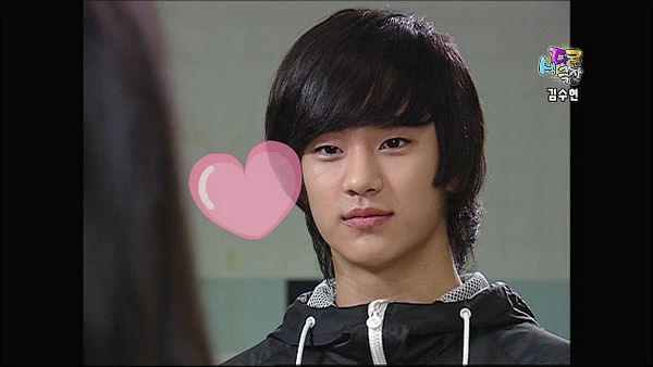 13 Tahun Berkarier, Begini Transformasi Wajah Kim Soo Hyun yang Dulu Imut