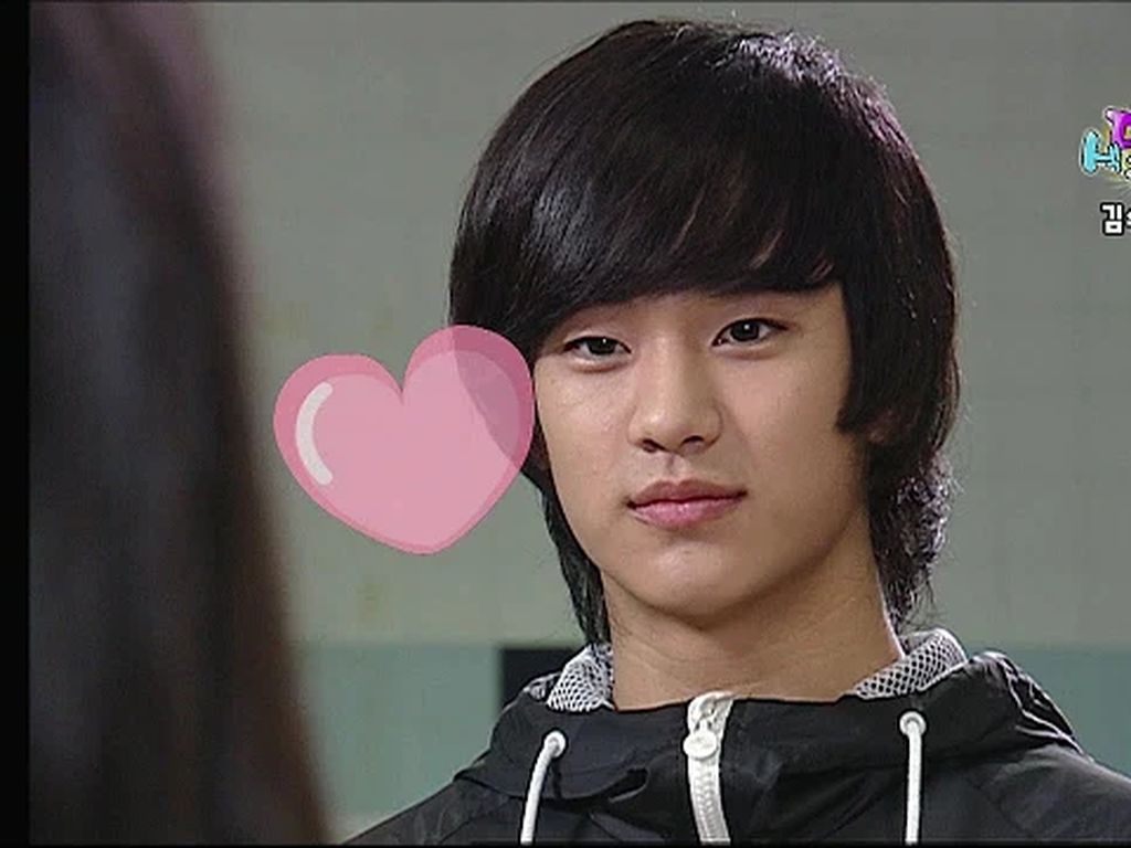 13 Tahun Berkarier, Begini Transformasi Wajah Kim Soo Hyun yang Dulu Imut 13 Tahun Berkarier, Begini Transformasi Wajah Kim Soo Hyun yang Dulu Imut