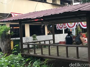 Polsek Ciracas Diserang, Mobil Wakapolsek Ikut Dibakar Polsek Ciracas Diserang, Mobil Wakapolsek Ikut Dibakar