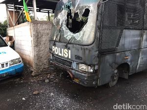 Melihat Kerusakan Polsek Ciracas Usai Diserang 100 Orang Melihat Kerusakan Polsek Ciracas Usai Diserang 100 Orang