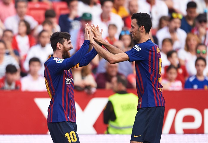 SEVILLE, SPAIN - FEBRUARY 23: Lionel Messi of FC Barcelona celebrates with his teammates Sergio Busquets of FC Barcelona after scoring his teams third goal during the La Liga match between Sevilla FC and FC Barcelona at Estadio Ramon Sanchez Pizjuan on February 23, 2019 in Seville, Spain. (Photo by Aitor Alcalde/Getty Images)