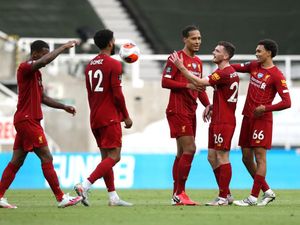 Liverpool Dulu Mengejar, Kini Dikejar Rival-rival