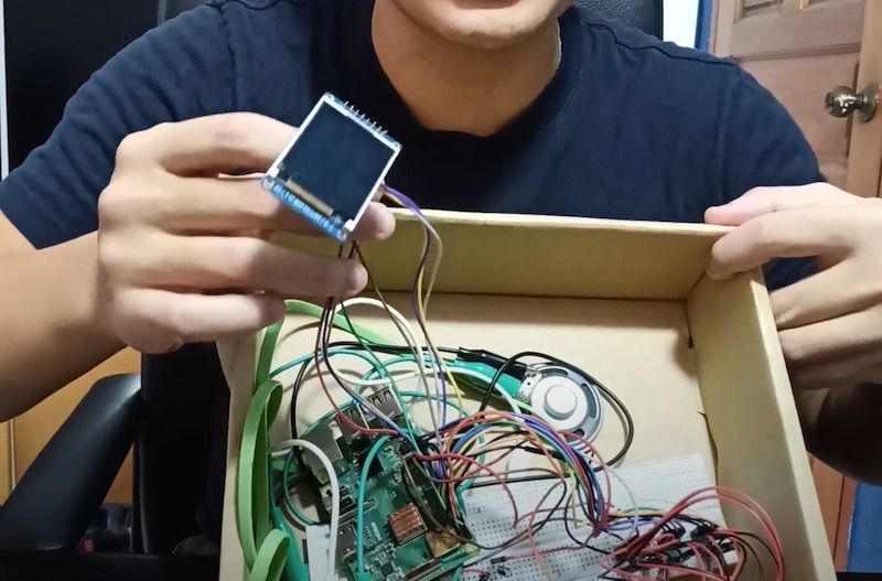 Mahasiswa Ini Ciptakan Game Boy dari Buah Semangka