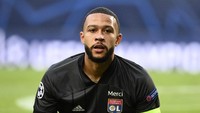 8. Memphis Depay. Winger kiri ini terikat kontrak sampai 30 Juni 2021 dengan Lyon. Estimasi valuasi harga pasar menurut Transfermarkt: 44 juta euro. (Foto: AP/Franck Fife)