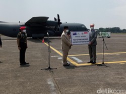 Menhan Prabowo Terima Bantuan 30 Ton Alat Kesehatan dari Australia