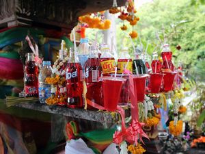 Thailand dan Obsesinya dengan Fanta, Jadi Sesajen Wajib di Setiap Upacara Thailand dan Obsesinya dengan Fanta, Jadi Sesajen Wajib di Setiap Upacara