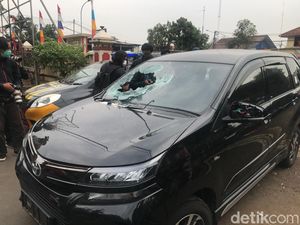 5 Kendaraan Diangkut dari Polsek Ciracas Usai Penyerangan