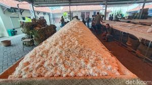 Proses Pembuatan Nasi Jangkrik Favorit Sunan Kudus yang Dibagikan Tiap 10 Muharam