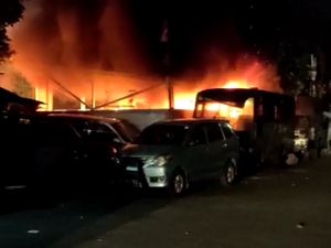 Anggota TNI Perusak Polsek Ciracas Berasal dari Kesatuan-Pangkat Berbeda Anggota TNI Perusak Polsek Ciracas Berasal dari Kesatuan-Pangkat Berbeda
