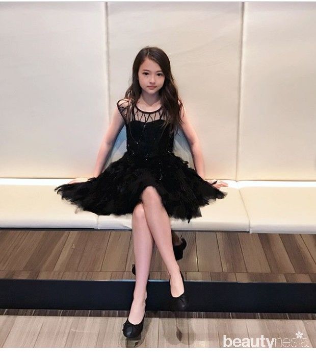 7 Potret Ella Gross, 'Kembaran' Jennie Blackpink yang ...