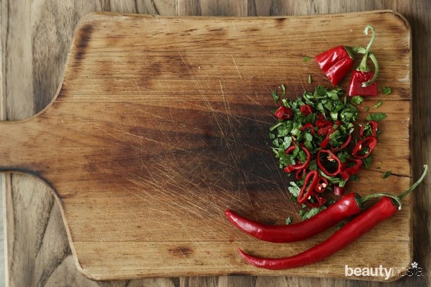 Talenen/ Sumber: Freepik.com Talenan, terutama talenan kayu, dapat menjadi rumah yang menyenangkan bagi kuman.