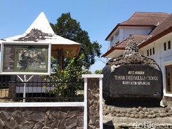 Taman Purbakala di Cipari Kuningan dan Koleksi zaman Megalitikumnya