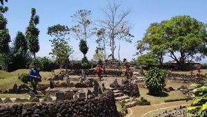 Foto: Taman Purbakala dari Kuningan, Isinya Batu Semua