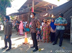 Presiden Jokowi Ziarah ke Makam Orang Tua di Karanganyar