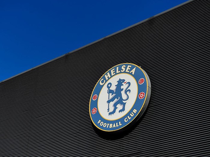 LONDON, ENGLAND - NOVEMBER 1: Chelsea logo is pictured prior to the Barclays Premier League match between Chelsea and Queens Park Rangers at Stamford Bridge on November 1, 2014 in London, England. (Photo by Mike Hewitt/Getty Images)