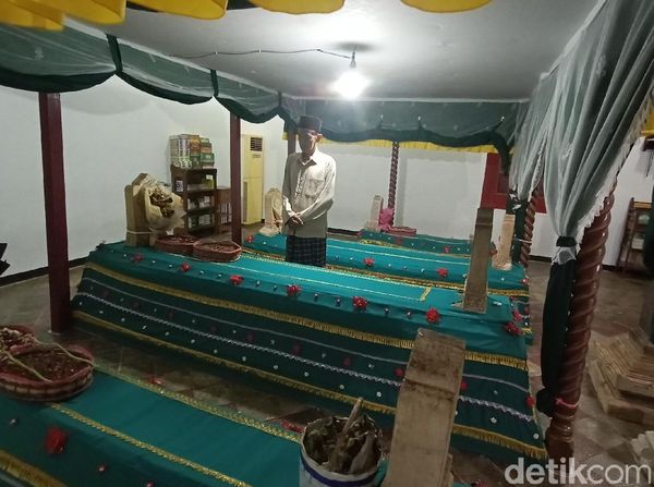 Makam Ratu Kalinyamat yang Ramai Malam Jumat Wage