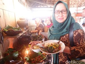 Cukup Rp 8 Ribu Kamu Bisa Makan Nasi Urap di Tepian Sawah yang Sejuk